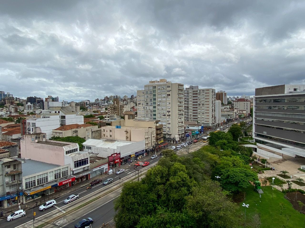 Apartamento 3 dormitórios, com linda vista, em frente ao Hospital de Clínicas — foto 32