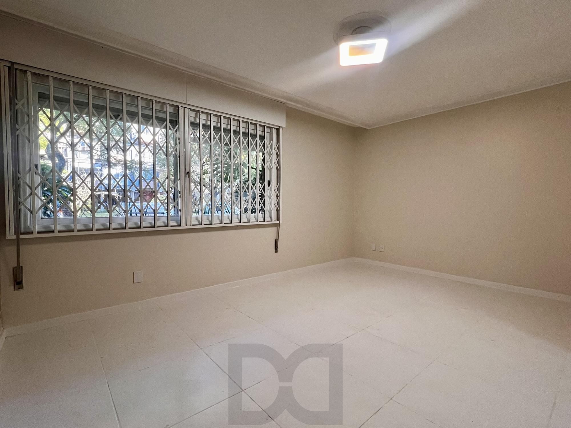Apartamento térreo, 3 dormitórios com vaga de garagem — foto 2