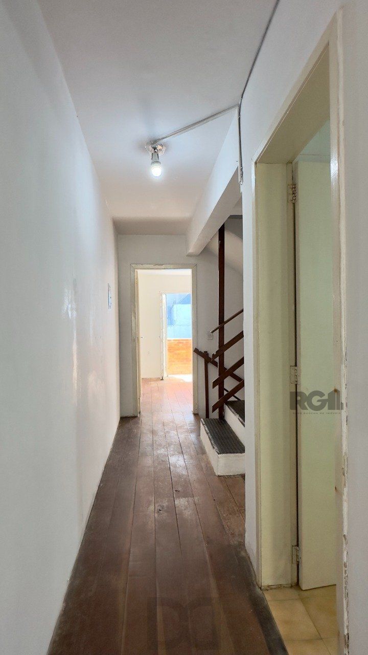 CASA COM 4 DORMITÓRIOS E PÁTIO COM CHURRASQUEIRA NO CENTRO HISTÓRICO — foto 26