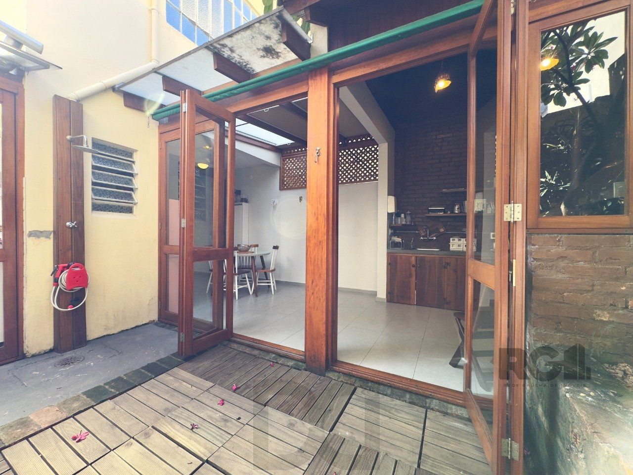 Apartamento garden semimobiliado de 2 dormitórios reformado no Bom Fim — foto 12
