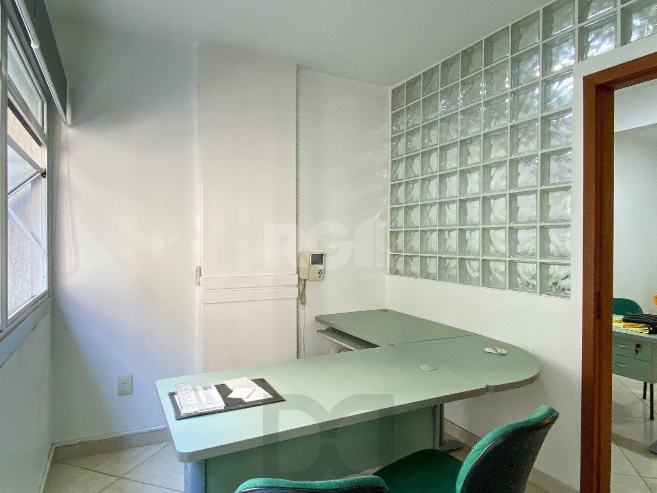 Sala comercial, de frente para a Rua Uruguai, no condomínio Aceguá — foto 3