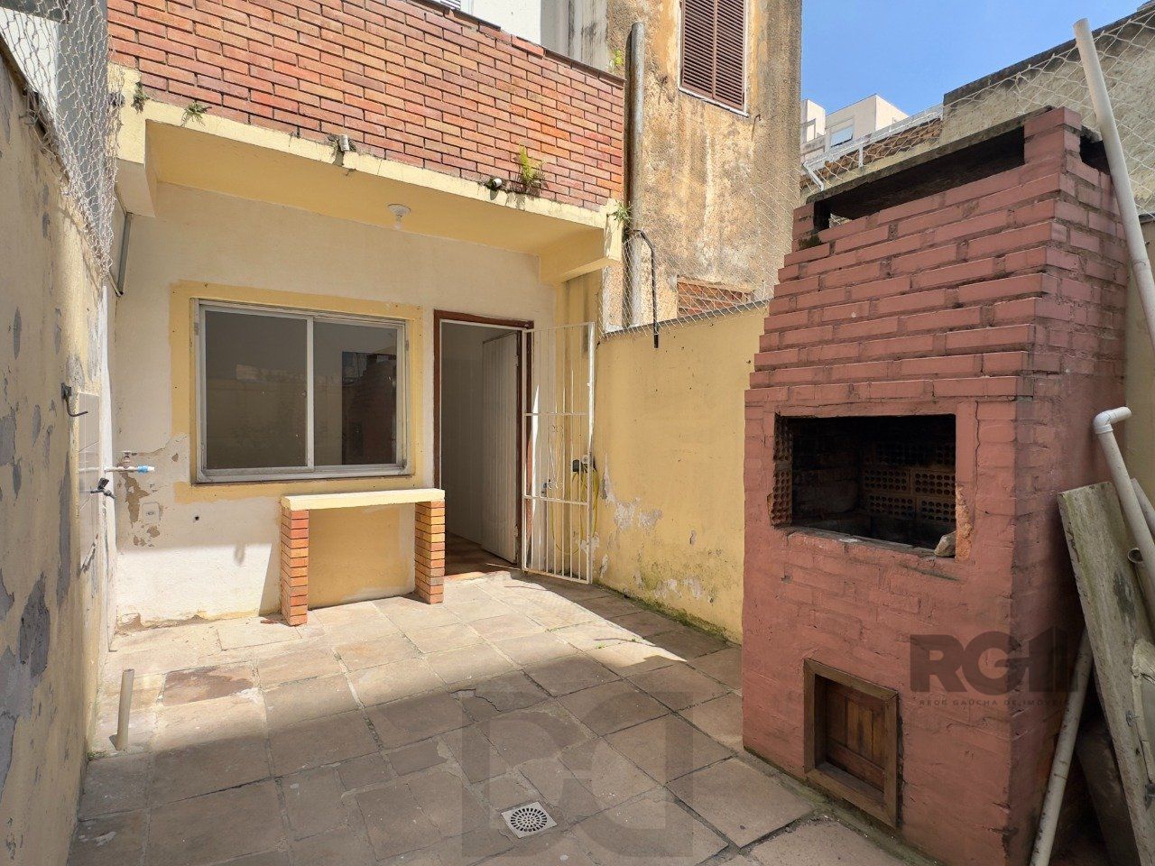 CASA COM 4 DORMITÓRIOS E PÁTIO COM CHURRASQUEIRA NO CENTRO HISTÓRICO — foto 15