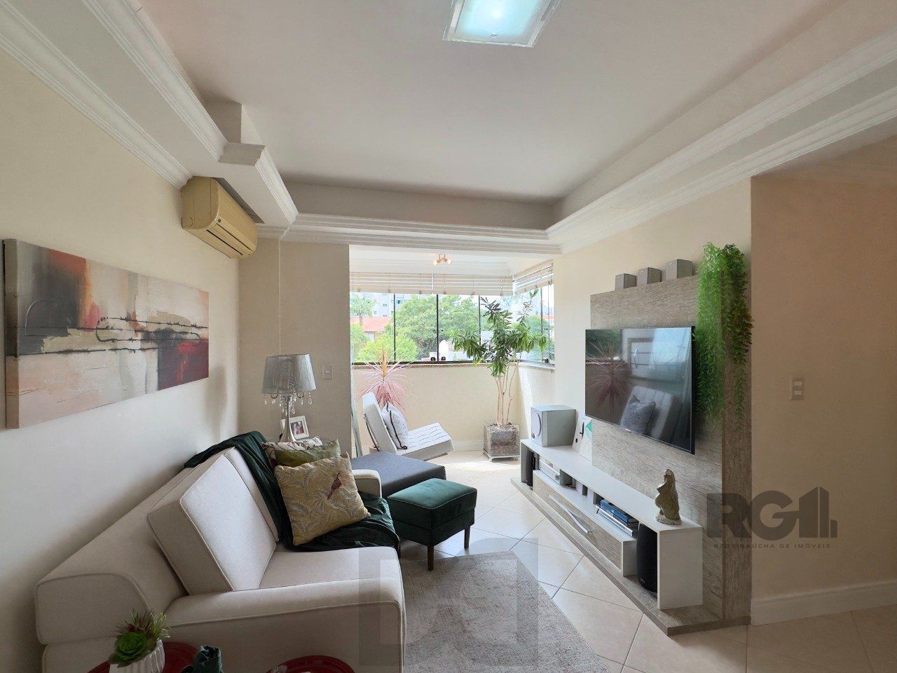 APARTAMENTO 2 DORMITÓRIOS, DE FRENTE, COM VAGA DE GARAGEM NO JARDIM BOTÂNICO — foto 1