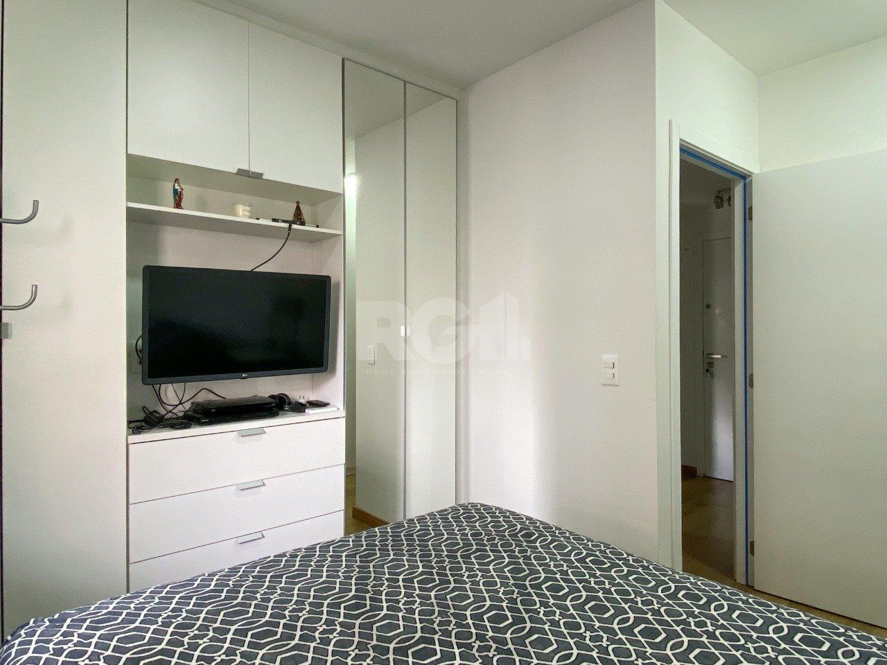 Apartamento em prédio premiado, totalmente montado, no miolo do Menino Deus — foto 15