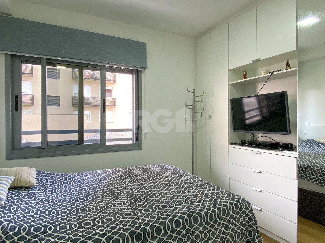 Apartamento em prédio premiado, totalmente montado, no miolo do Menino Deus — foto 11