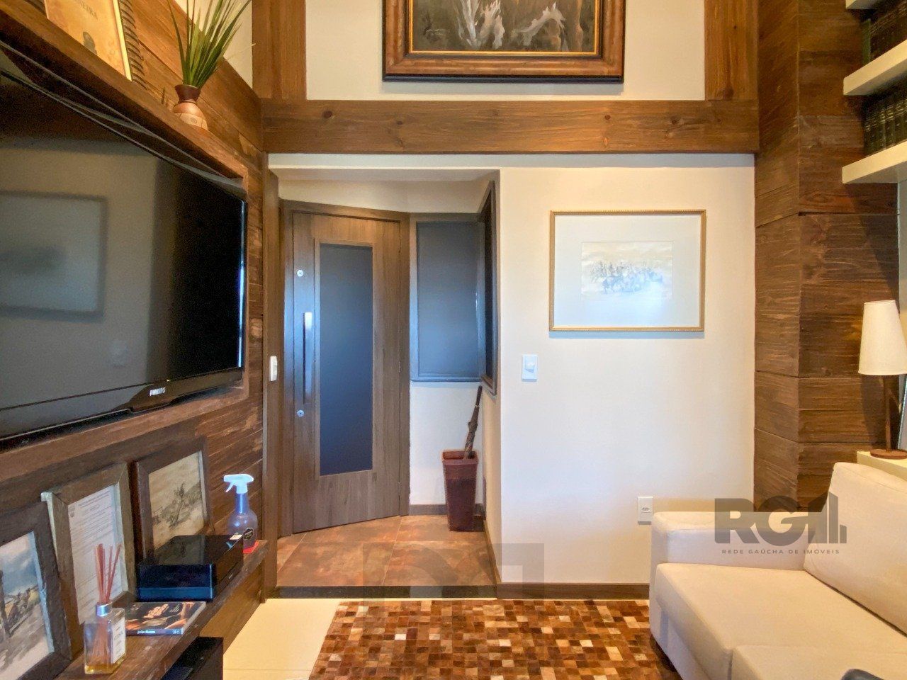 Sala mobiliada, com churrasqueira para happy hour e vista para o Guaíba — foto 3