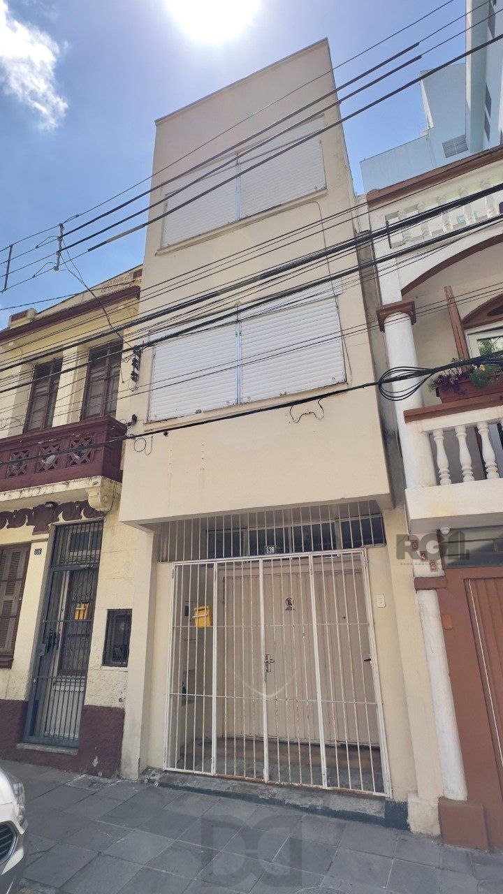 CASA COM 4 DORMITÓRIOS E PÁTIO COM CHURRASQUEIRA NO CENTRO HISTÓRICO — foto 44