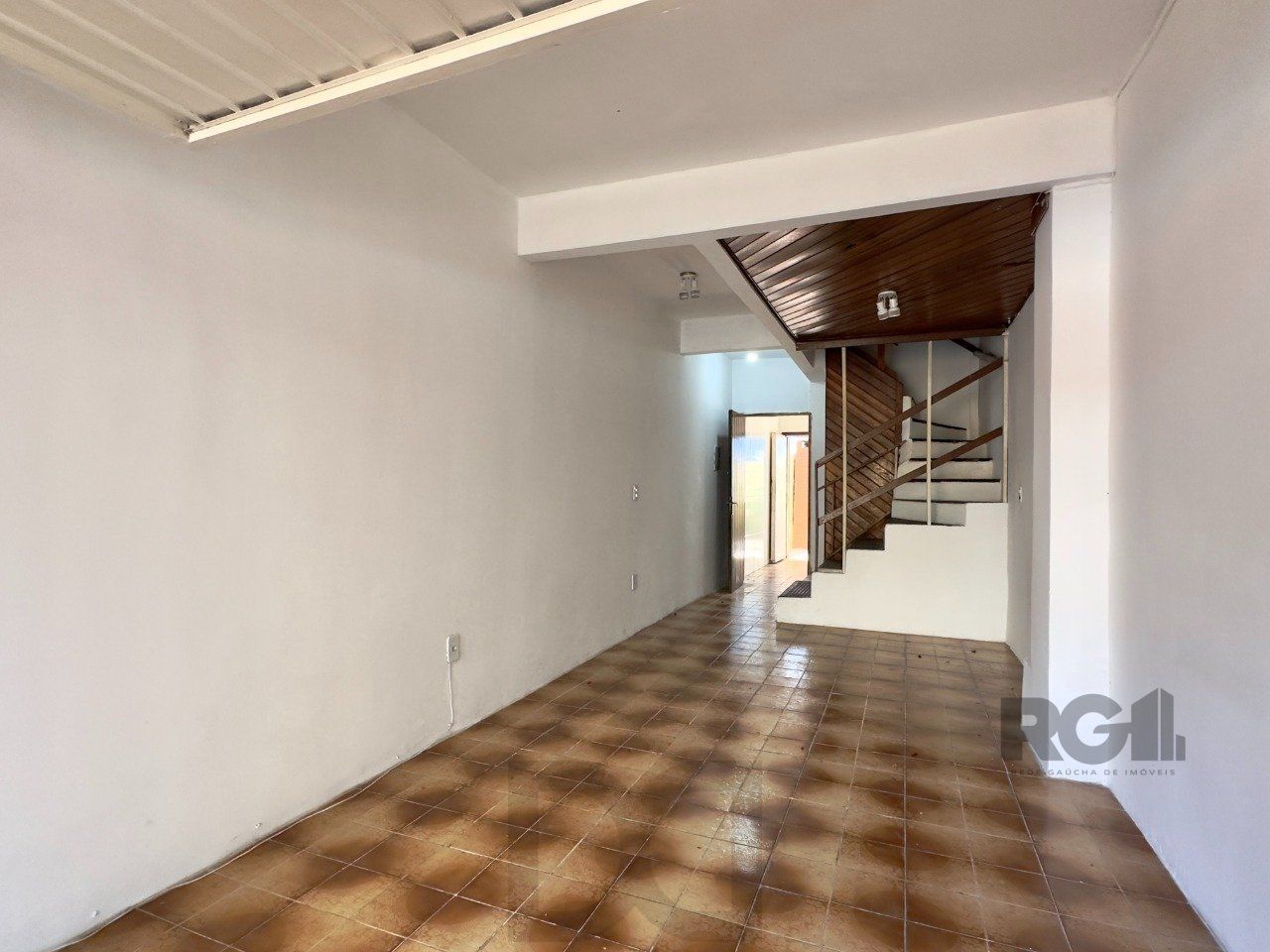 CASA COM 4 DORMITÓRIOS E PÁTIO COM CHURRASQUEIRA NO CENTRO HISTÓRICO — foto 2