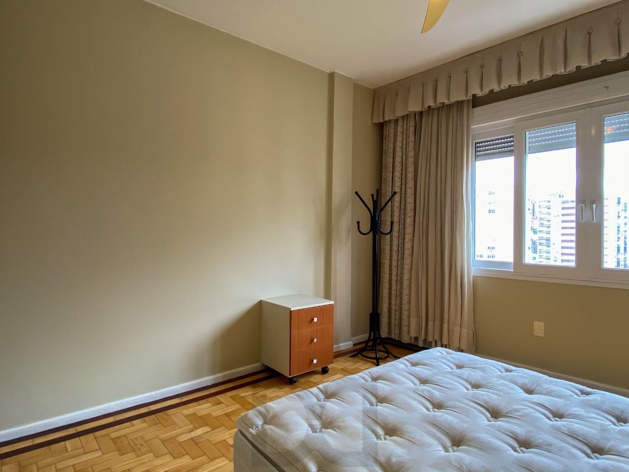 Apartamento 3 dormitórios, com linda vista, em frente ao Hospital de Clínicas — foto 19