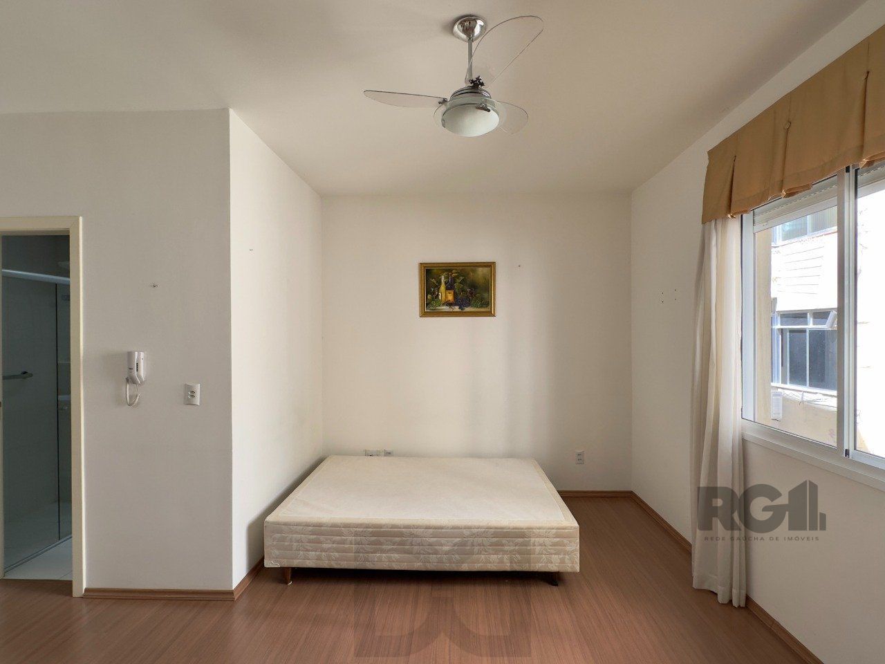 STUDIO SEMIMOBILIADO COM VAGA DE GARAGEM NO CENTRO HISTÓRICO — foto 4