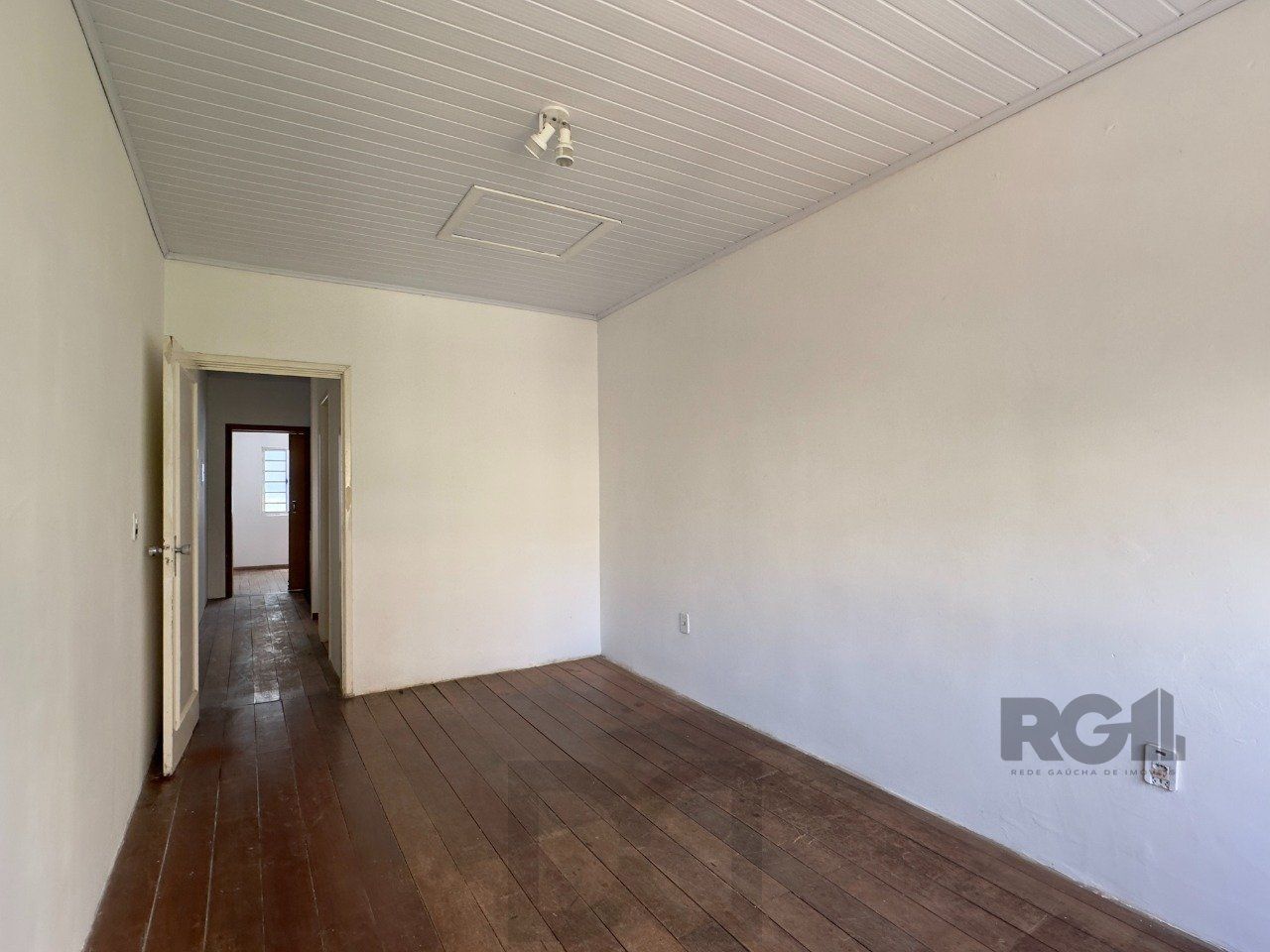 CASA COM 4 DORMITÓRIOS E PÁTIO COM CHURRASQUEIRA NO CENTRO HISTÓRICO — foto 36