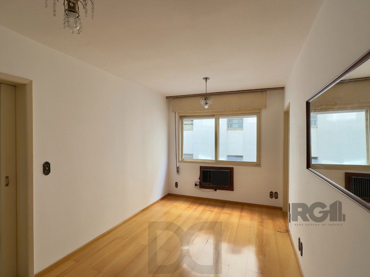 APARTAMENTO SEMIMOBILIADO COM ÓTIMA LOCALIZAÇÃO NO CENTRO HISTÓRICO — foto 3