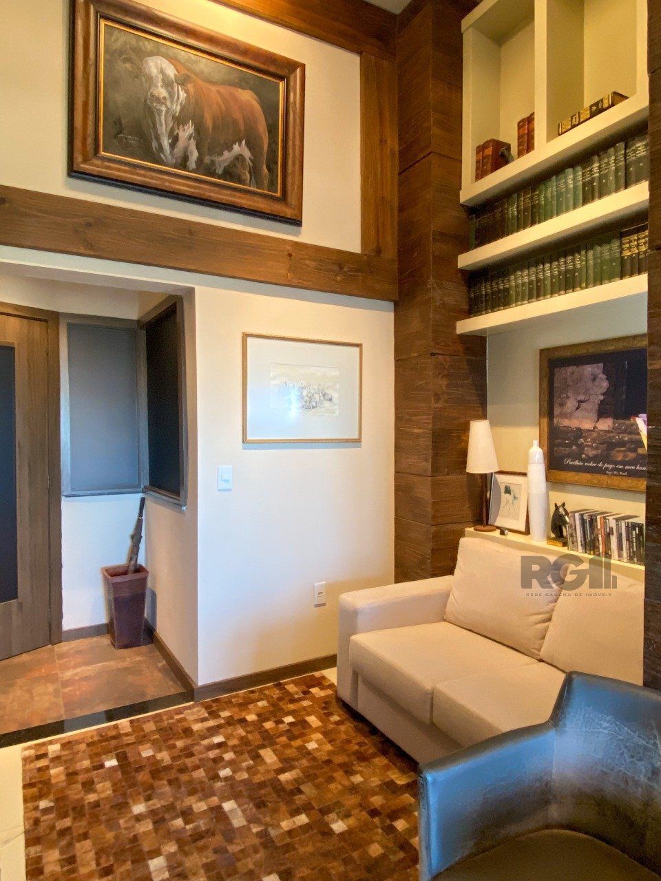 Sala mobiliada, com churrasqueira para happy hour e vista para o Guaíba — foto 4