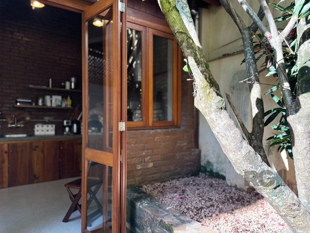 Apartamento garden semimobiliado de 2 dormitórios reformado no Bom Fim — foto 9