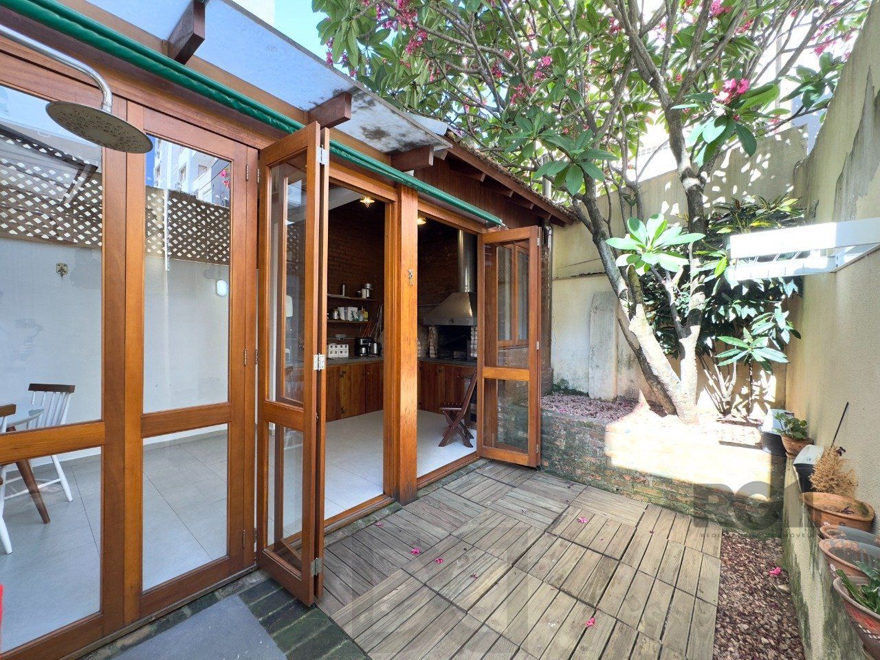 Apartamento garden semimobiliado de 2 dormitórios reformado no Bom Fim — foto 11