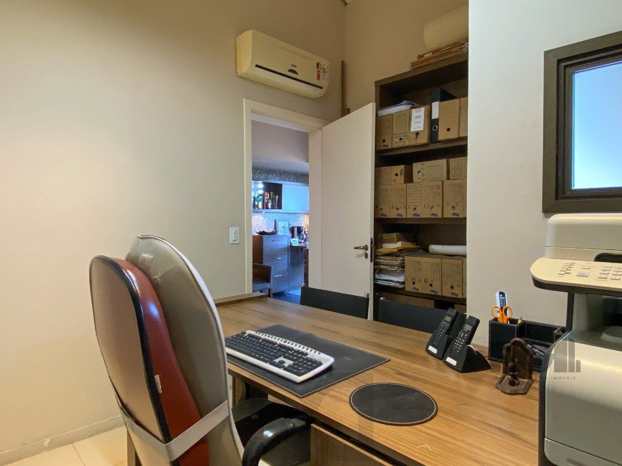 Sala mobiliada, com churrasqueira para happy hour e vista para o Guaíba — foto 42