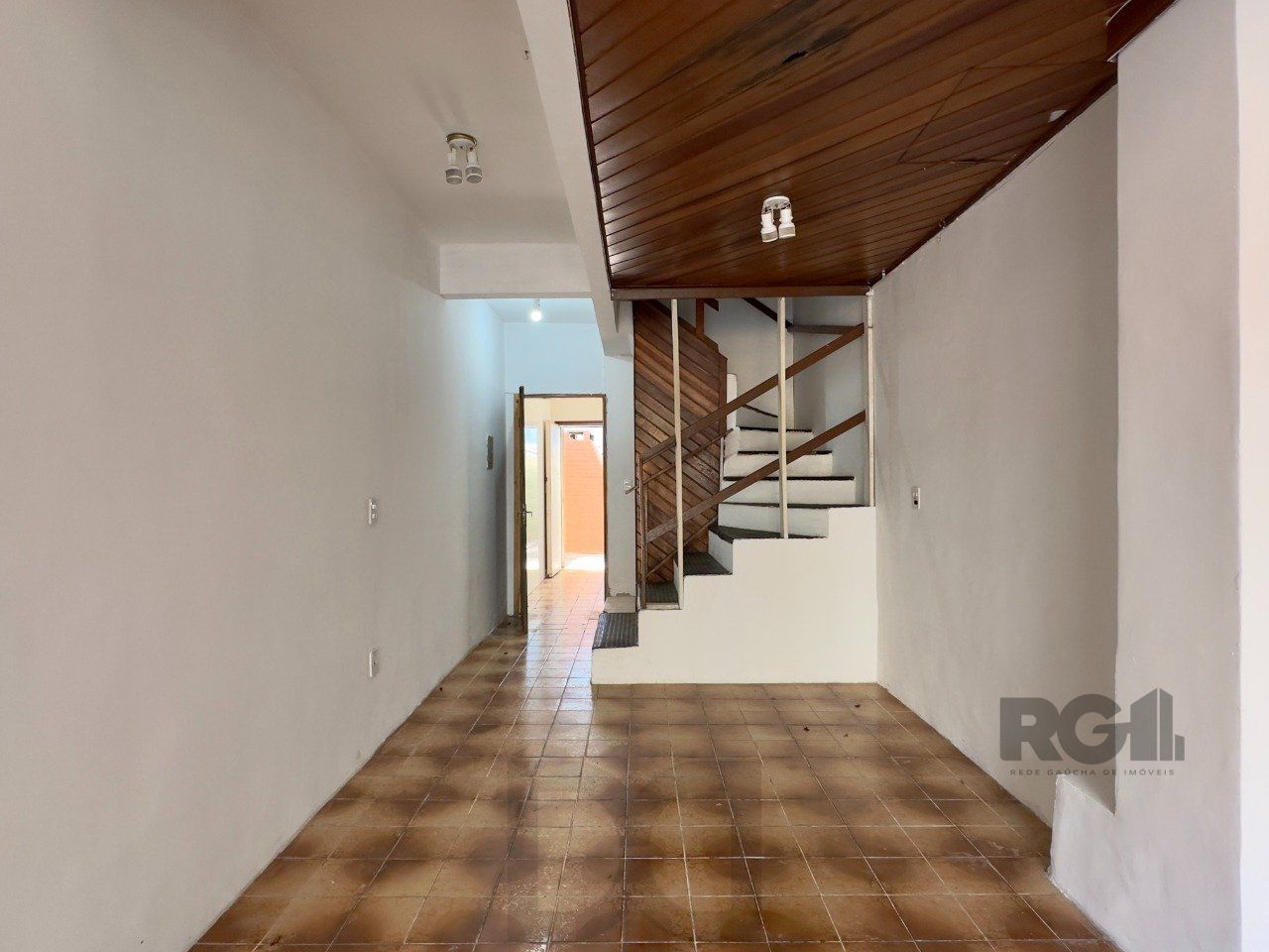 CASA COM 4 DORMITÓRIOS E PÁTIO COM CHURRASQUEIRA NO CENTRO HISTÓRICO — foto 4
