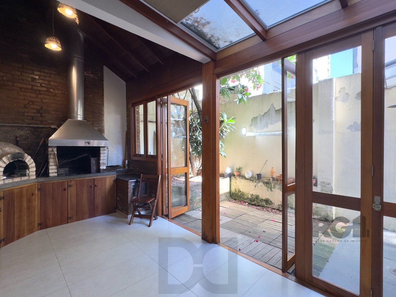 Apartamento garden semimobiliado de 2 dormitórios reformado no Bom Fim — foto 4