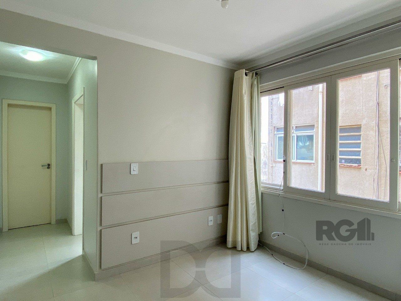 APARTAMENTO SEMIMOBILIADO COM PORTARIA NO CENTRO HISTÓRICO — foto 1