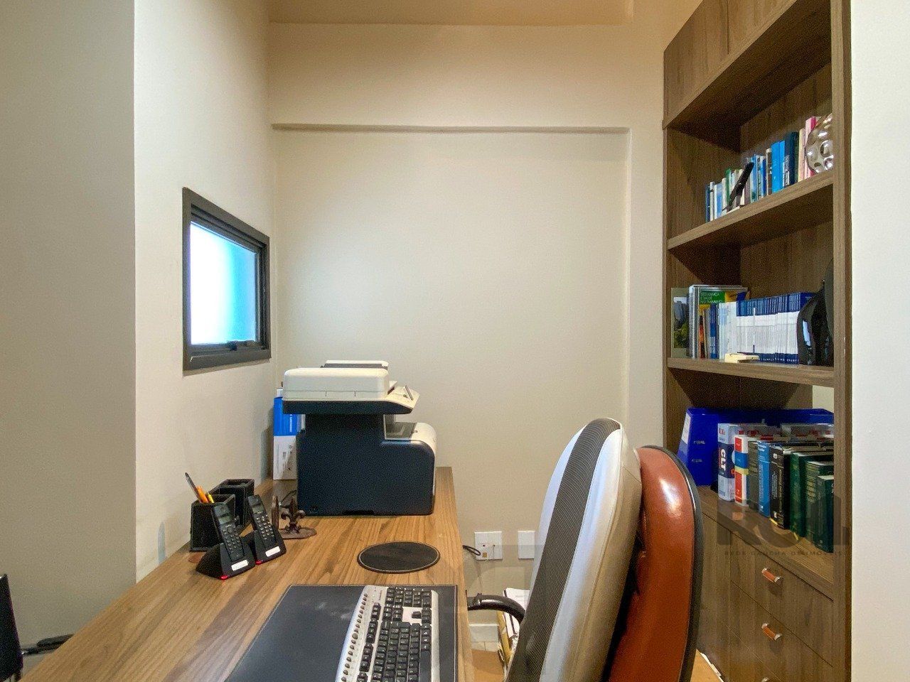 Sala mobiliada, com churrasqueira para happy hour e vista para o Guaíba — foto 41