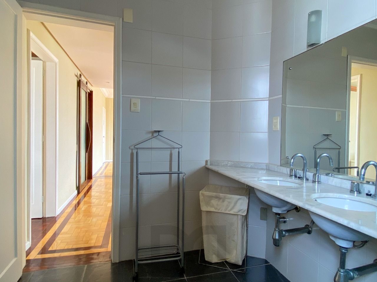 Apartamento 3 dormitórios, com linda vista, em frente ao Hospital de Clínicas — foto 29