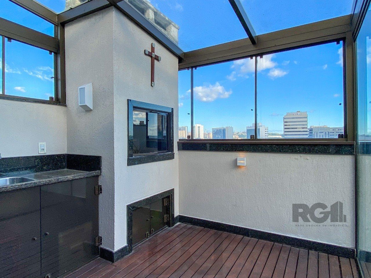 Sala mobiliada, com churrasqueira para happy hour e vista para o Guaíba — foto 21