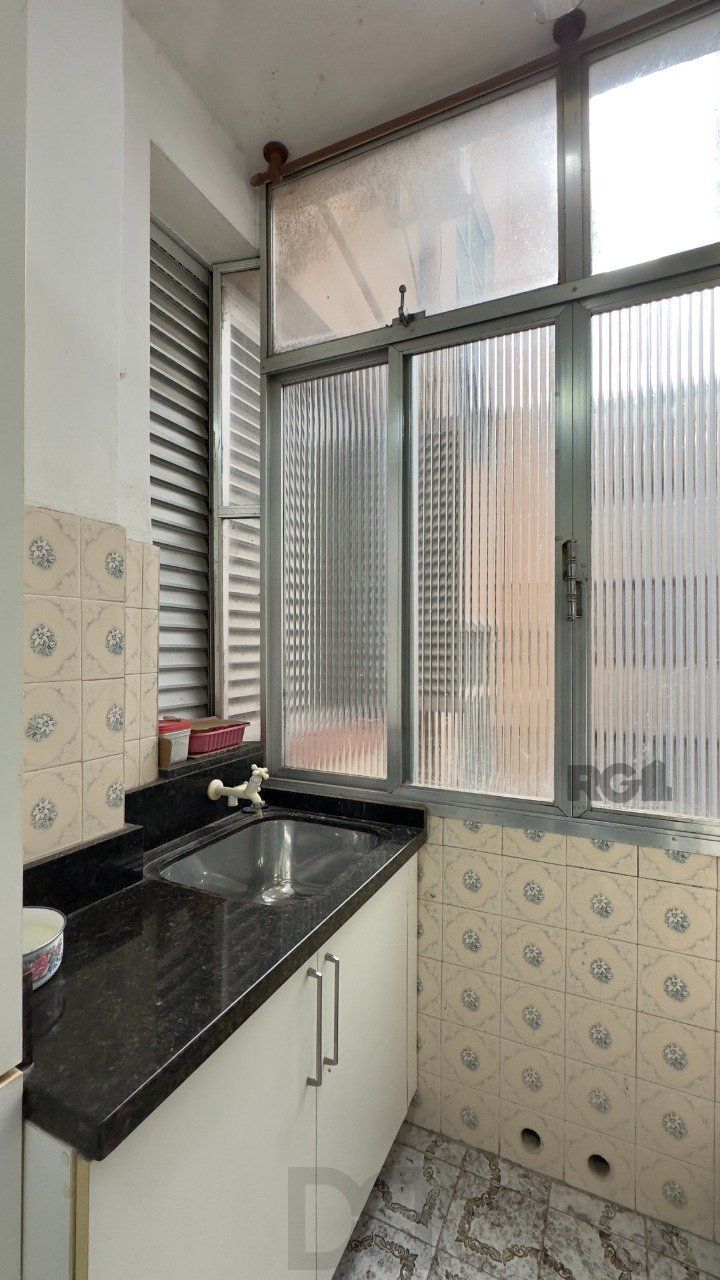 APARTAMENTO 1 DORMITÓRIO PRÓXIMO À ORLA DO GUAÍBA NO CENTRO HISTÓRICO — foto 12