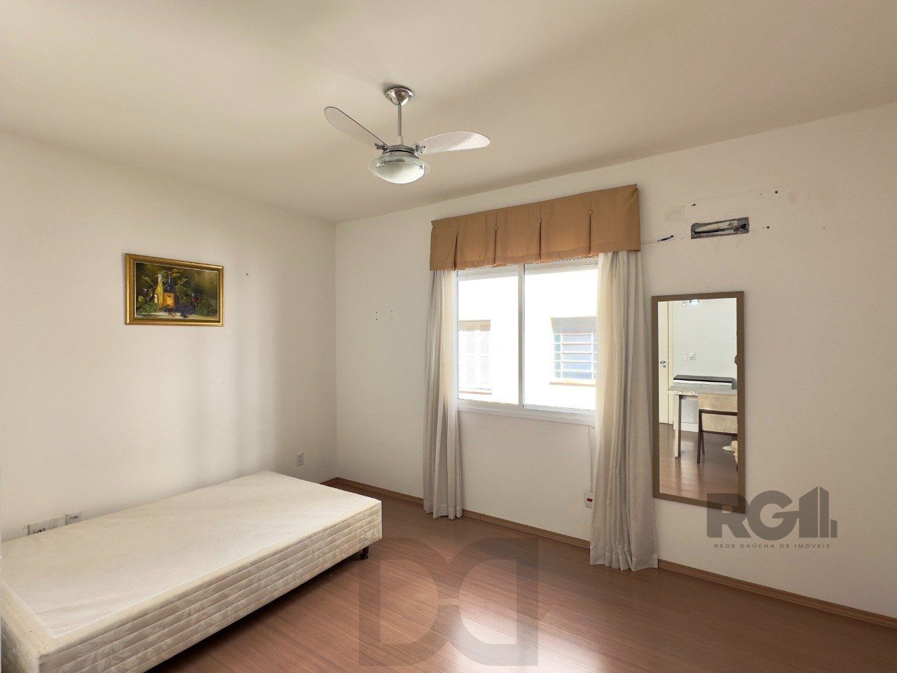 STUDIO SEMIMOBILIADO COM VAGA DE GARAGEM NO CENTRO HISTÓRICO — foto 3