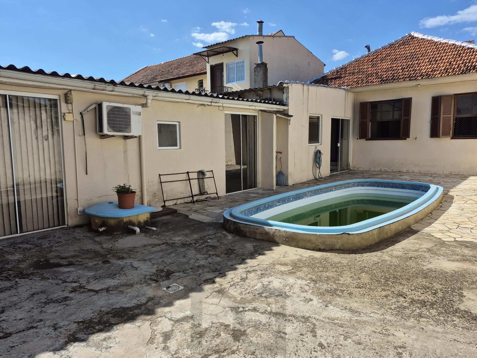 Casa Residencial de 4 Quartos com Piscina e Churrasqueira em Porto Alegre — foto 12