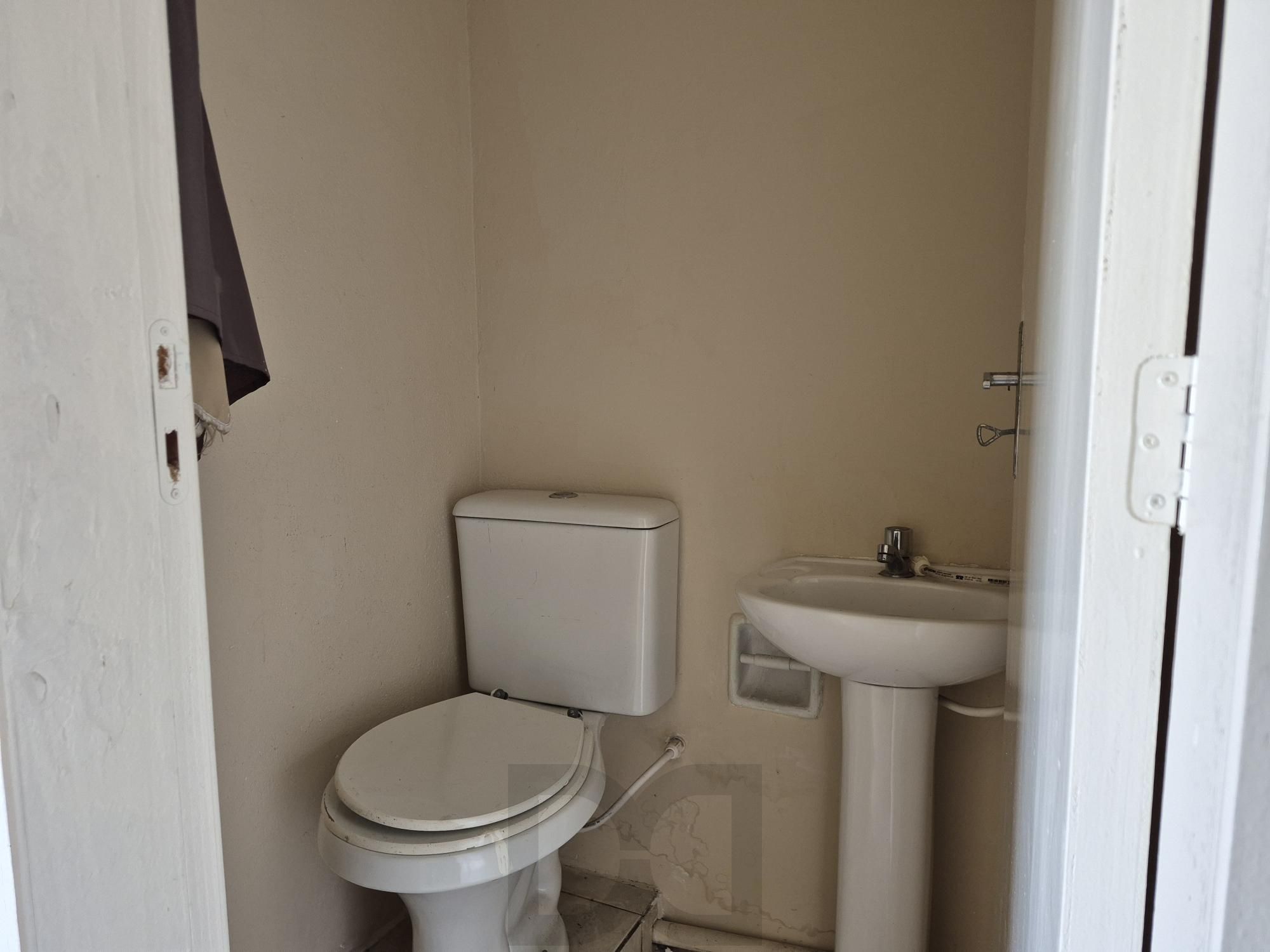 Casa Residencial de 4 Quartos com Piscina e Churrasqueira em Porto Alegre — foto 8