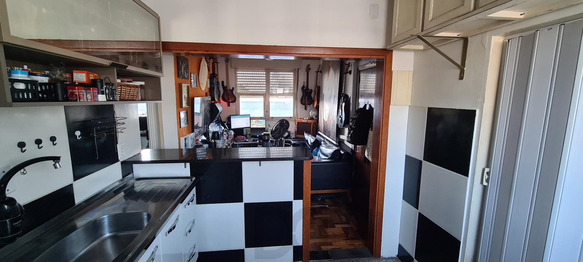 Apartamento de 2 dormitorios e vaga de garagem rotativa em Porto Alegre. — foto 9