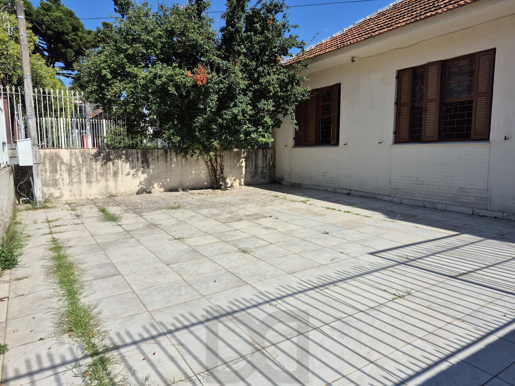 Casa Residencial de 4 Quartos com Piscina e Churrasqueira em Porto Alegre — foto 1