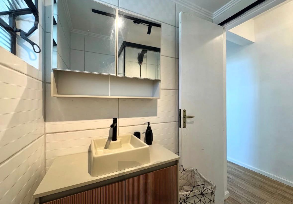 Apartamento dois dormitórios semi mobiliado — foto 7