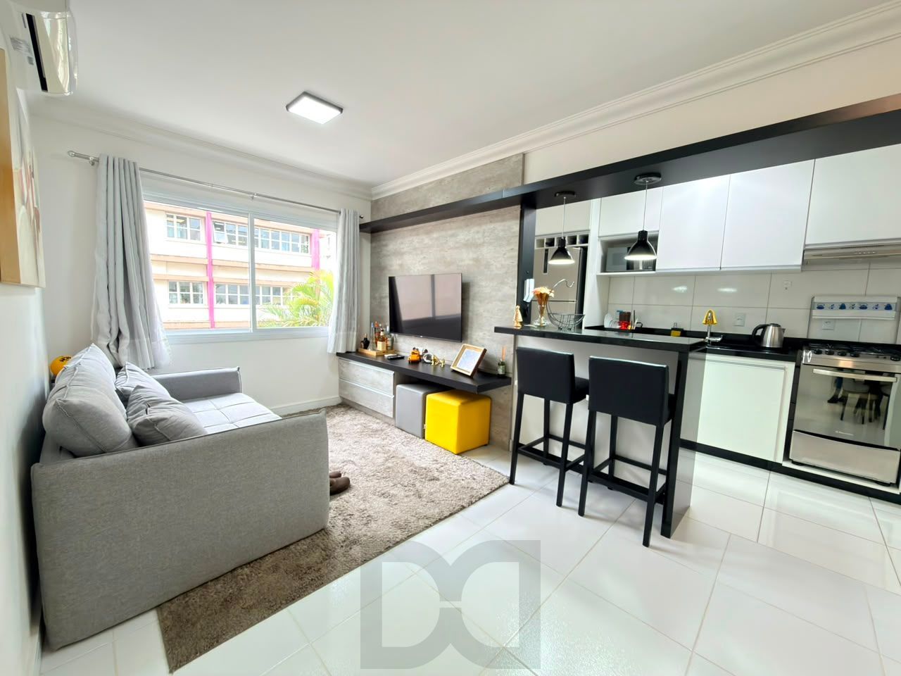 1 Dorm Mobiliado Menino Deus - Vaga Camioneta - Pronto para Airbnb". — foto 4