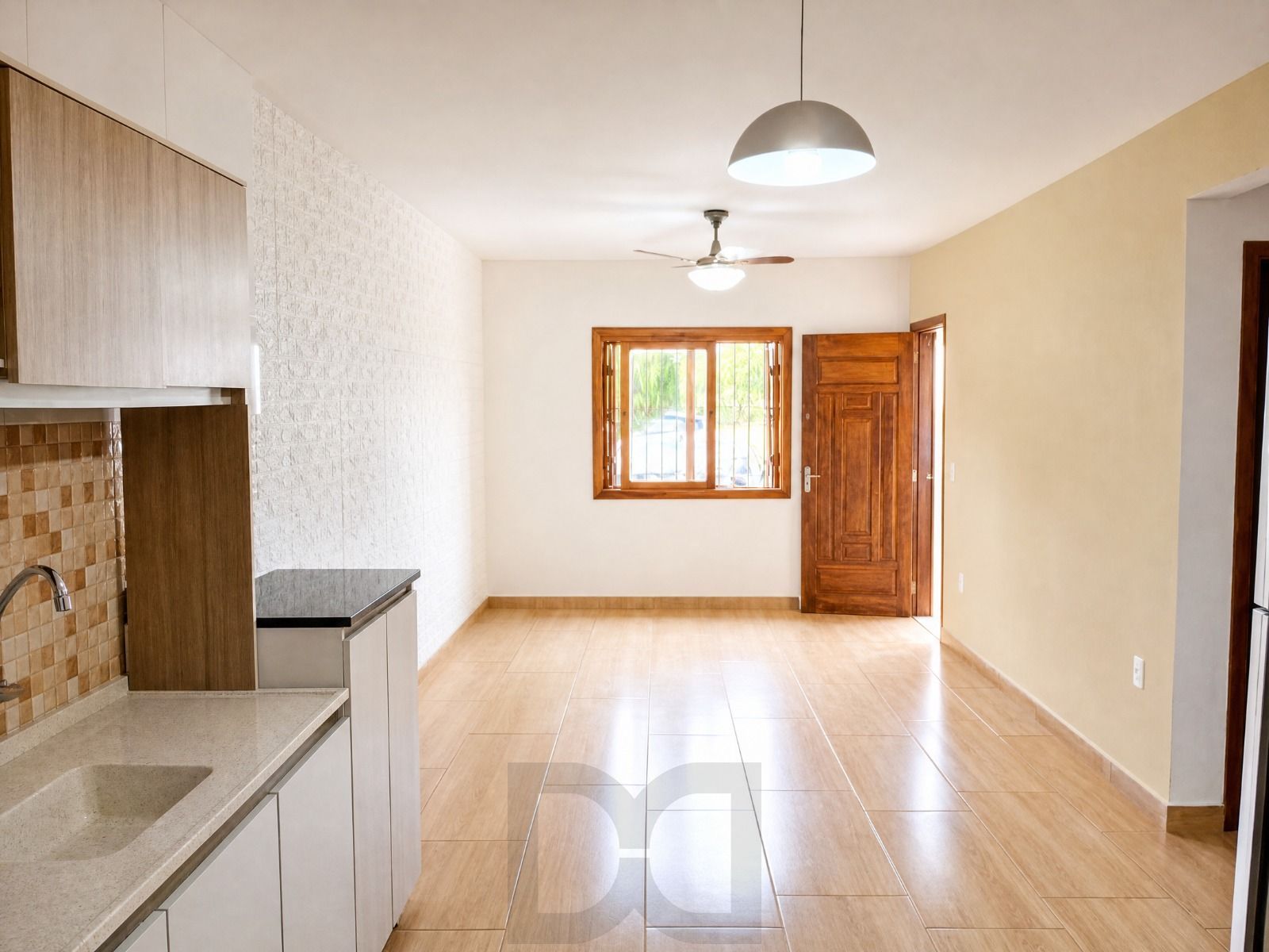 Casa dois quartos com suíte na Hipica 175m — foto 1