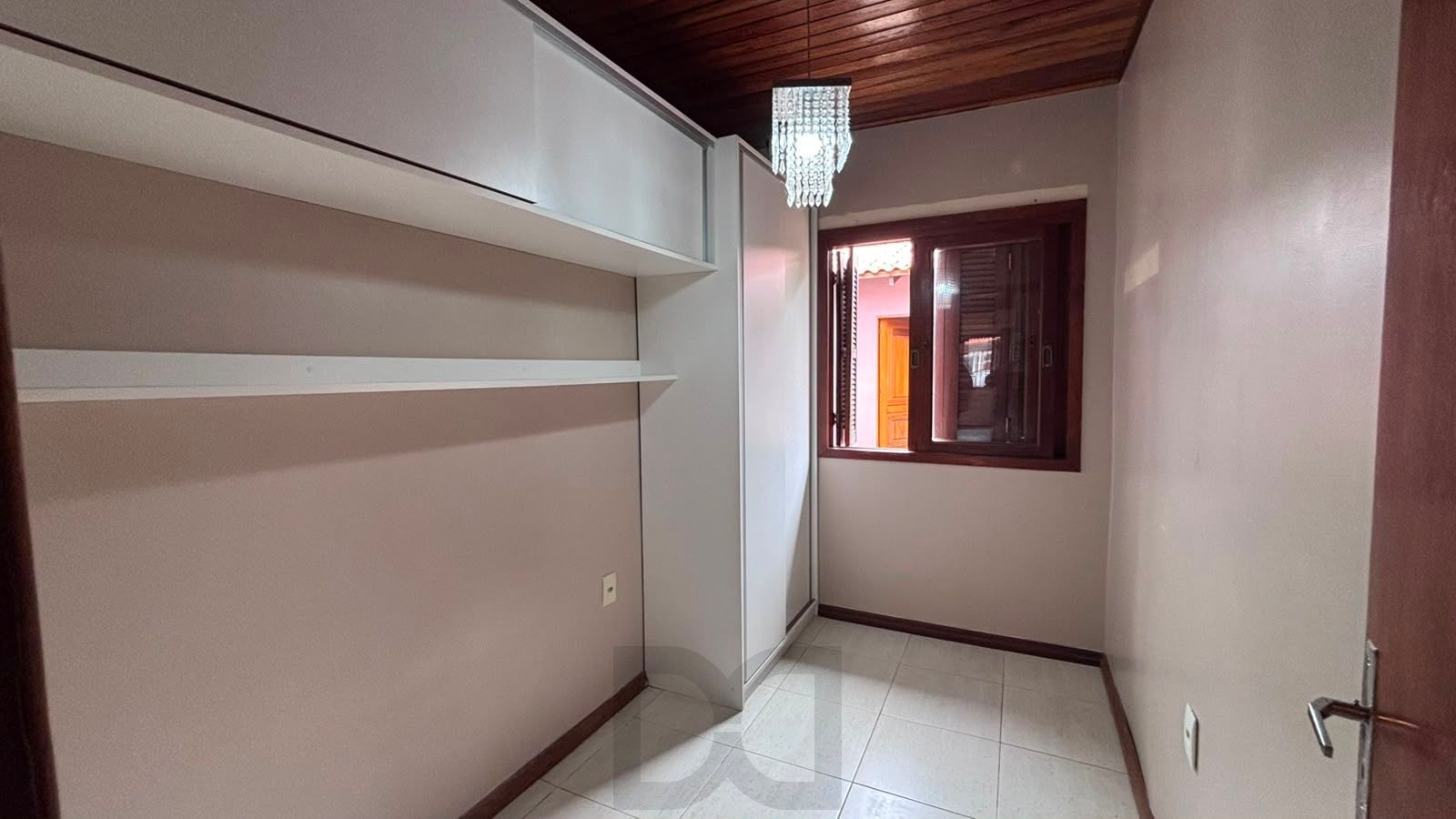 Casa térrea com 3 dormitórios, salão de festas com churrasqueira e 2 vagas de garagem. — foto 9