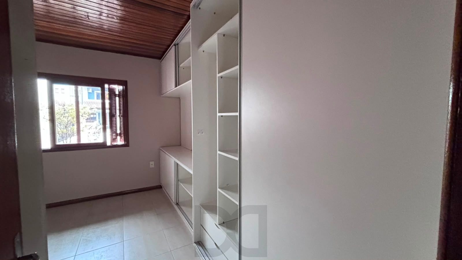 Casa térrea com 3 dormitórios, salão de festas com churrasqueira e 2 vagas de garagem. — foto 12