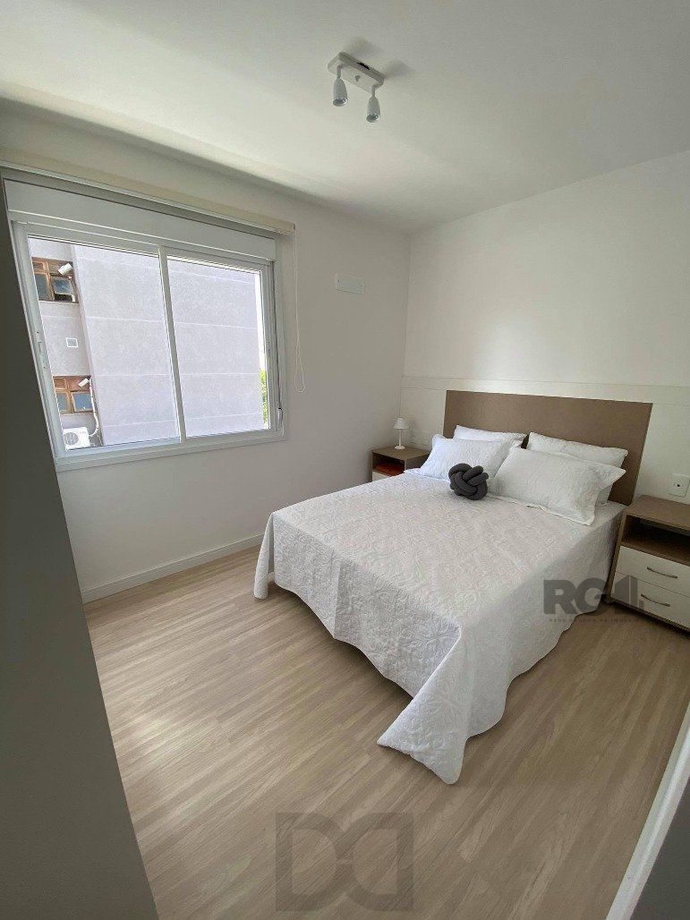 Apartamento de 2 dormitórios e uma vaga para Comprar no Bairro Bom Jesus. — foto 8