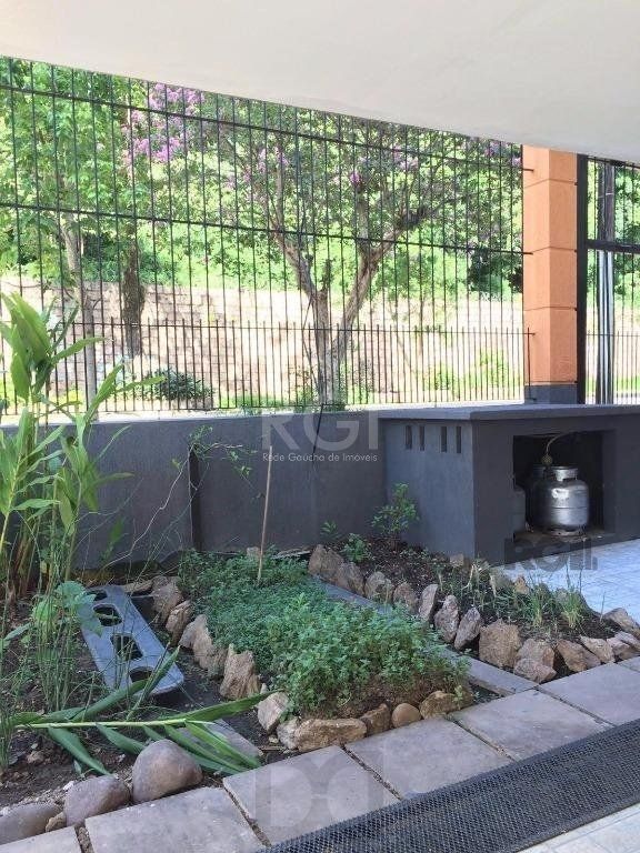 Vende prédio com 3 apartamentos, 9 dormitórios, 3 suíte, 3 salas amplas com churrasqueira, box 8 vaga coberta, 479 m² por R$ 2.150.000,00- São João - Porto Alegre/RS — foto 73