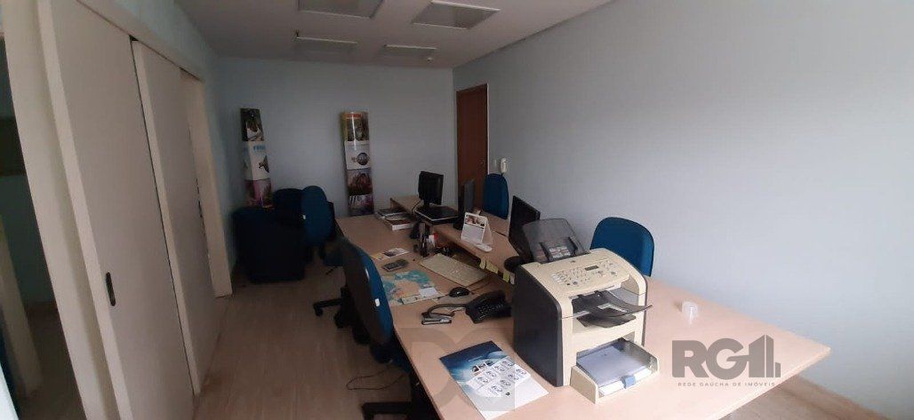 Sala comercial para Comprar com 1 vaga na Cristóvão Colombo. — foto 1