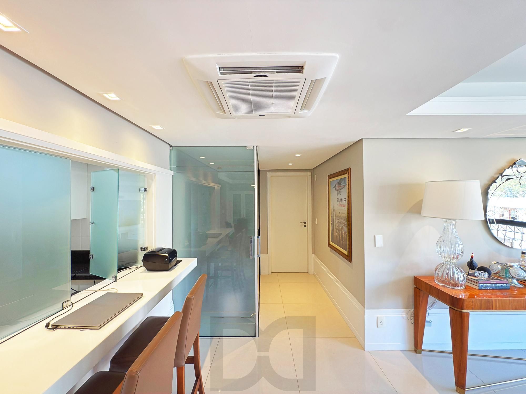 Apartamento semimobiliado 142m² no Mont'Serrat — suíte com closet e 2 vagas — foto 12