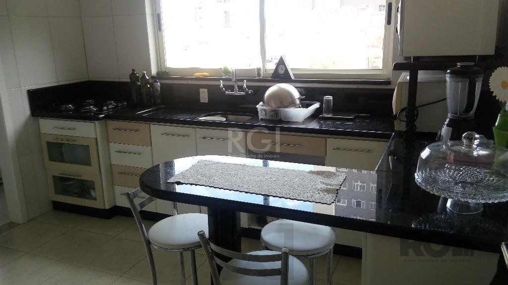 Vende prédio com 3 apartamentos, 9 dormitórios, 3 suíte, 3 salas amplas com churrasqueira, box 8 vaga coberta, 479 m² por R$ 2.150.000,00- São João - Porto Alegre/RS — foto 85