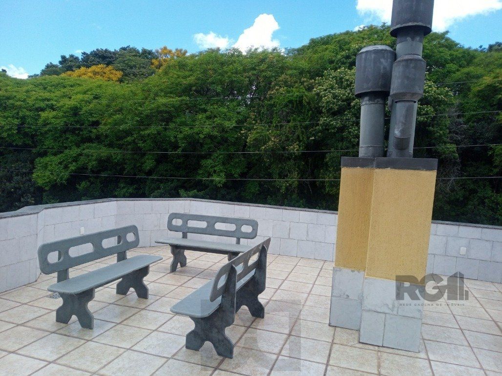 Vende prédio com 3 apartamentos, 9 dormitórios, 3 suíte, 3 salas amplas com churrasqueira, box 8 vaga coberta, 479 m² por R$ 2.150.000,00- São João - Porto Alegre/RS — foto 24