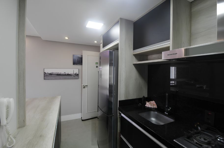Apartamento 3 dormitórios com suíte e sacada — mobiliado e pronto para morar — foto 4