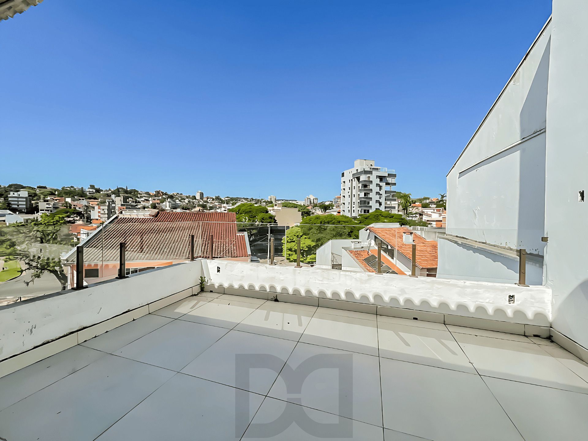 Casa Reformada com Piscina, 370m², 2 Suítes com Closet no Três Figueiras – POA — foto 25