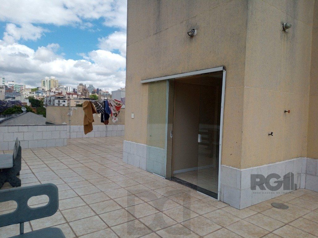 Vende prédio com 3 apartamentos, 9 dormitórios, 3 suíte, 3 salas amplas com churrasqueira, box 8 vaga coberta, 479 m² por R$ 2.150.000,00- São João - Porto Alegre/RS — foto 16