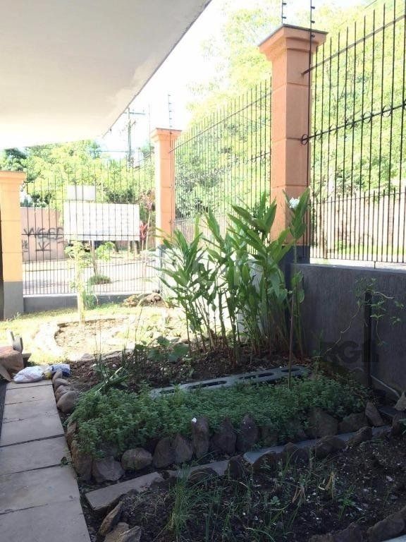 Vende prédio com 3 apartamentos, 9 dormitórios, 3 suíte, 3 salas amplas com churrasqueira, box 8 vaga coberta, 479 m² por R$ 2.150.000,00- São João - Porto Alegre/RS — foto 60