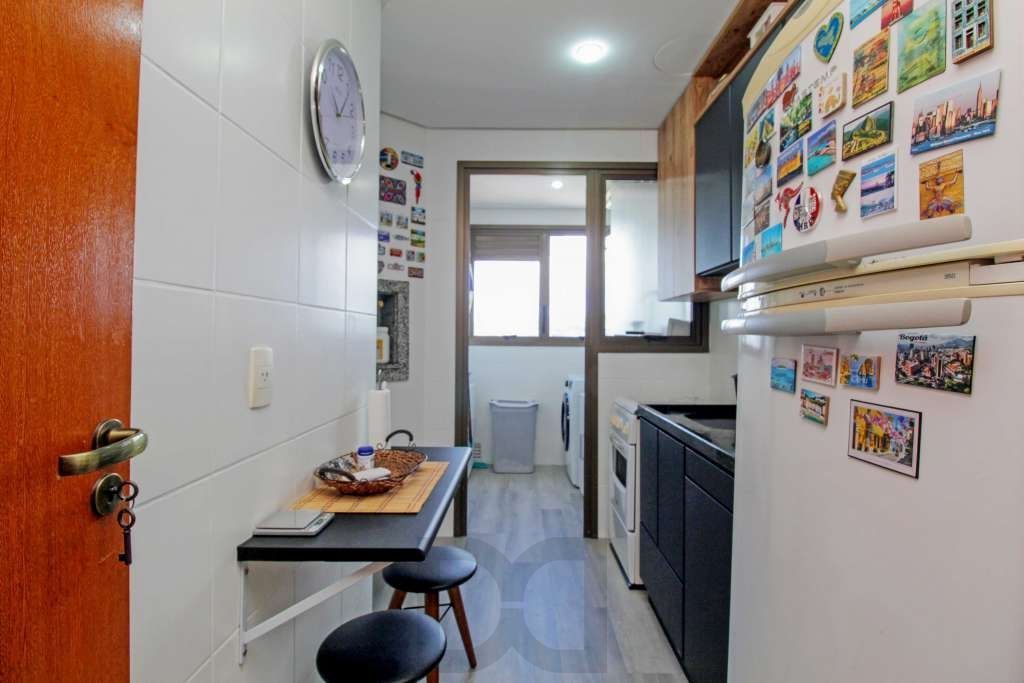 Apartamento 3 Dormitórios com Suíte, Churrasqueira e Excelente Vista Petrópolis — foto 11