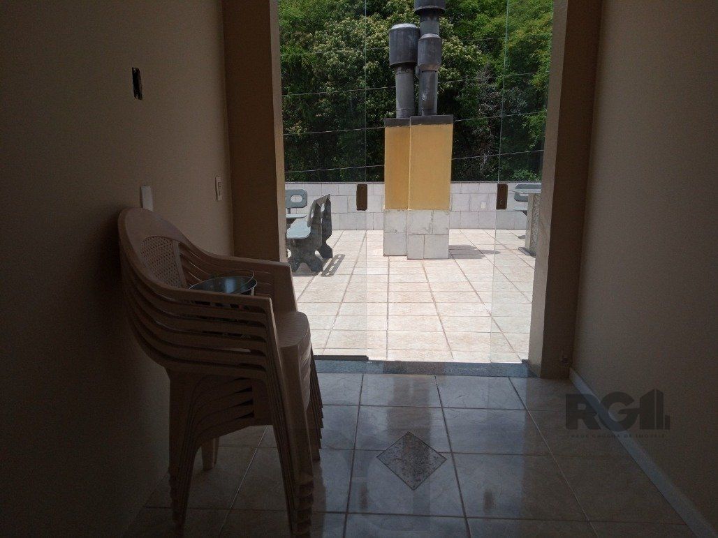 Vende prédio com 3 apartamentos, 9 dormitórios, 3 suíte, 3 salas amplas com churrasqueira, box 8 vaga coberta, 479 m² por R$ 2.150.000,00- São João - Porto Alegre/RS — foto 22