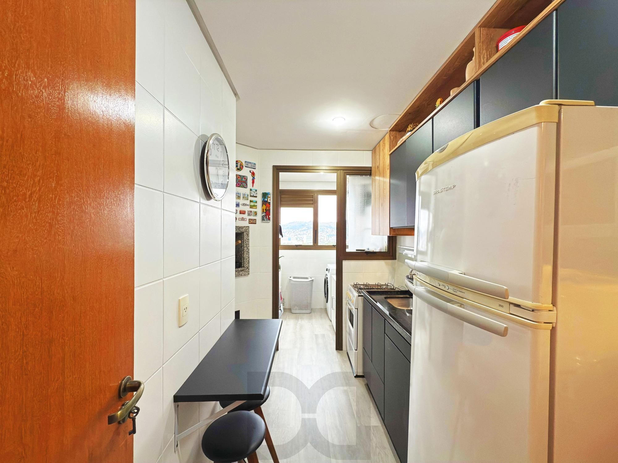 Apartamento 3 Dormitórios com Suíte, Churrasqueira e Excelente Vista Petrópolis — foto 33